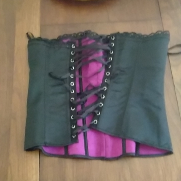 Fully reversible corset - Picture 4 of 4